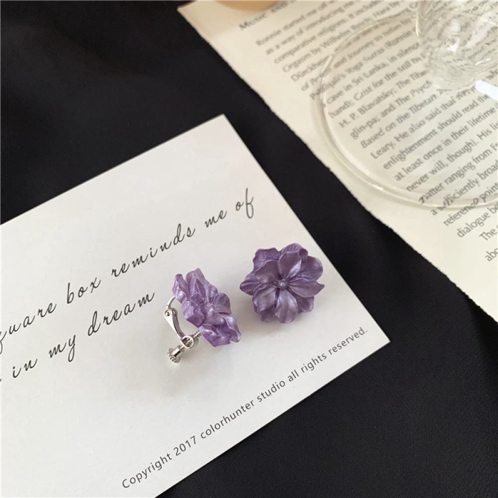 Anting Klip on Tanpa Tindik Desain Bunga Bahan Resin Warna Putihungu Untuk Wanita