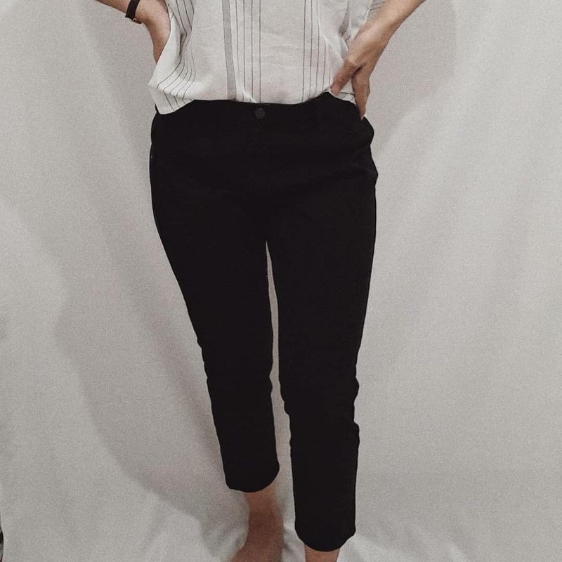 Celana Hitam Uniqlo