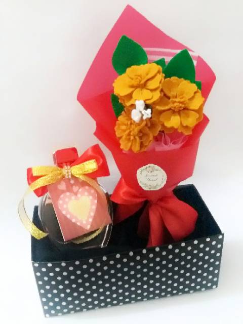 Set buket bunga + parfum set hadiah box marrygold hadiah wedding valentine wisuda ibu anniversary