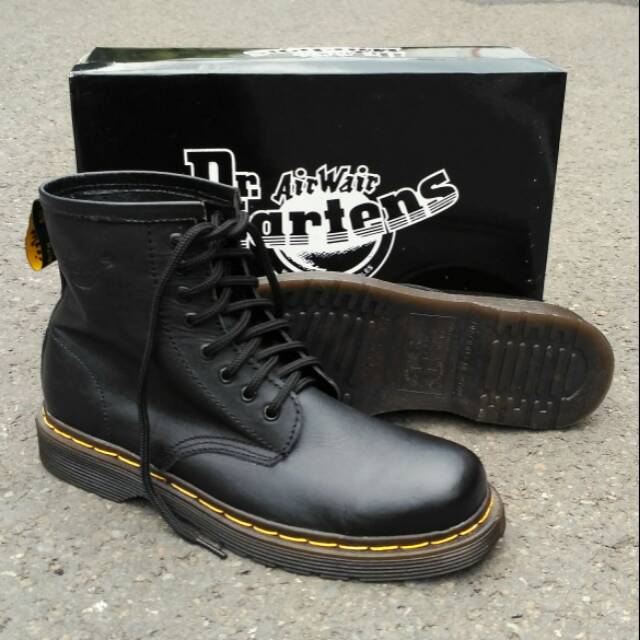 sepatu boots kulit dr. martens (docmart)