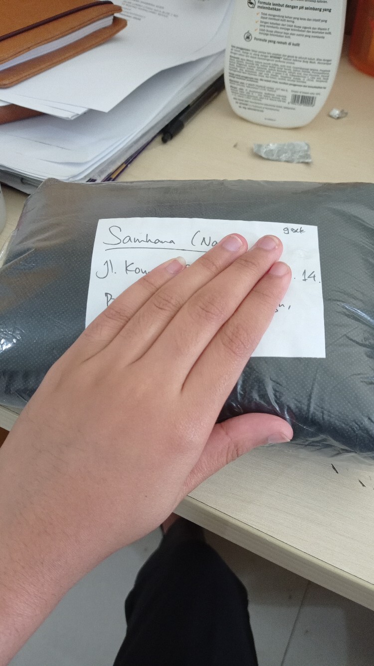 Kain Furing Puring Spunbond Tipis 40 Gsm, Ukuran 160 Cm Hitam & Putih