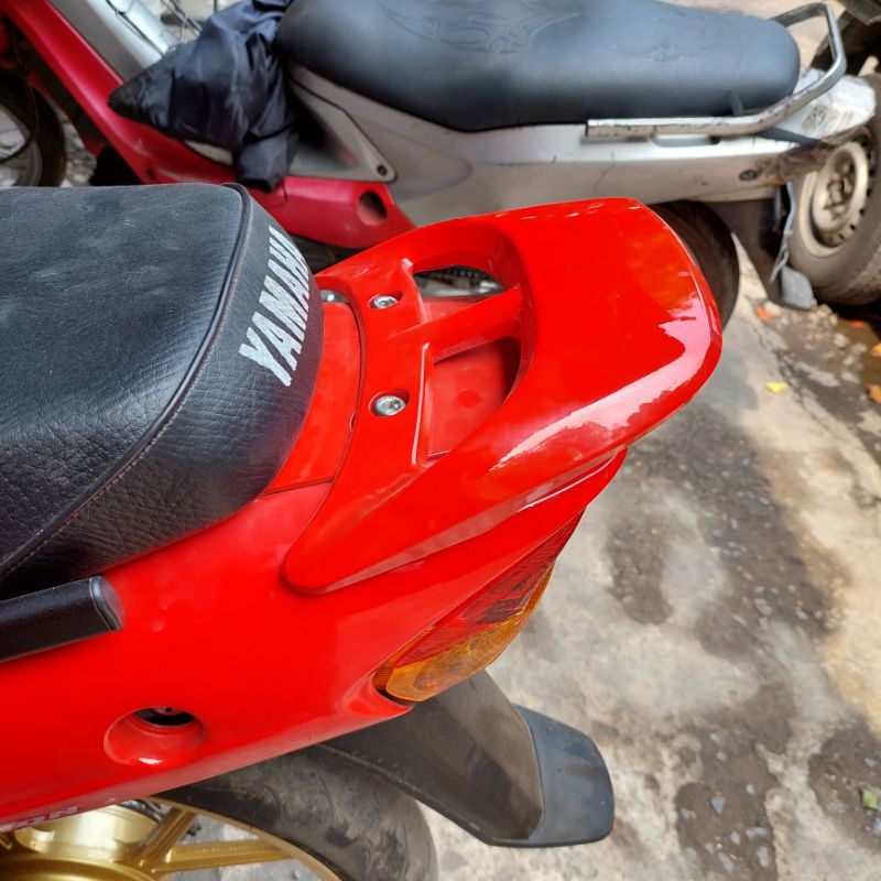 BEHEL BEGEL PLANGER PEGANGAN JOK BELAKANG YAMAHA FIZ R VEGA R OLD MODEL ORI