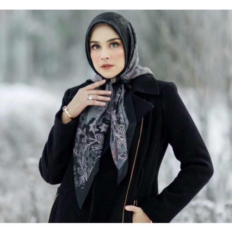 BUTTONSCARVES X DISNEY FROZEN BLACK
