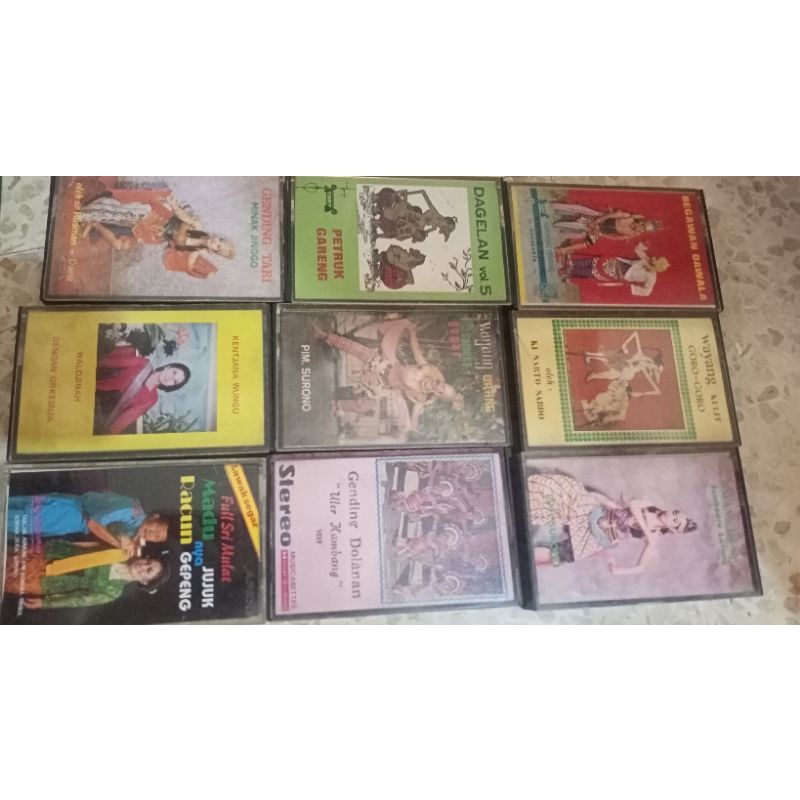 kaset pita jadul - yopie item vina panduwinata wayang waldjinah lokananta