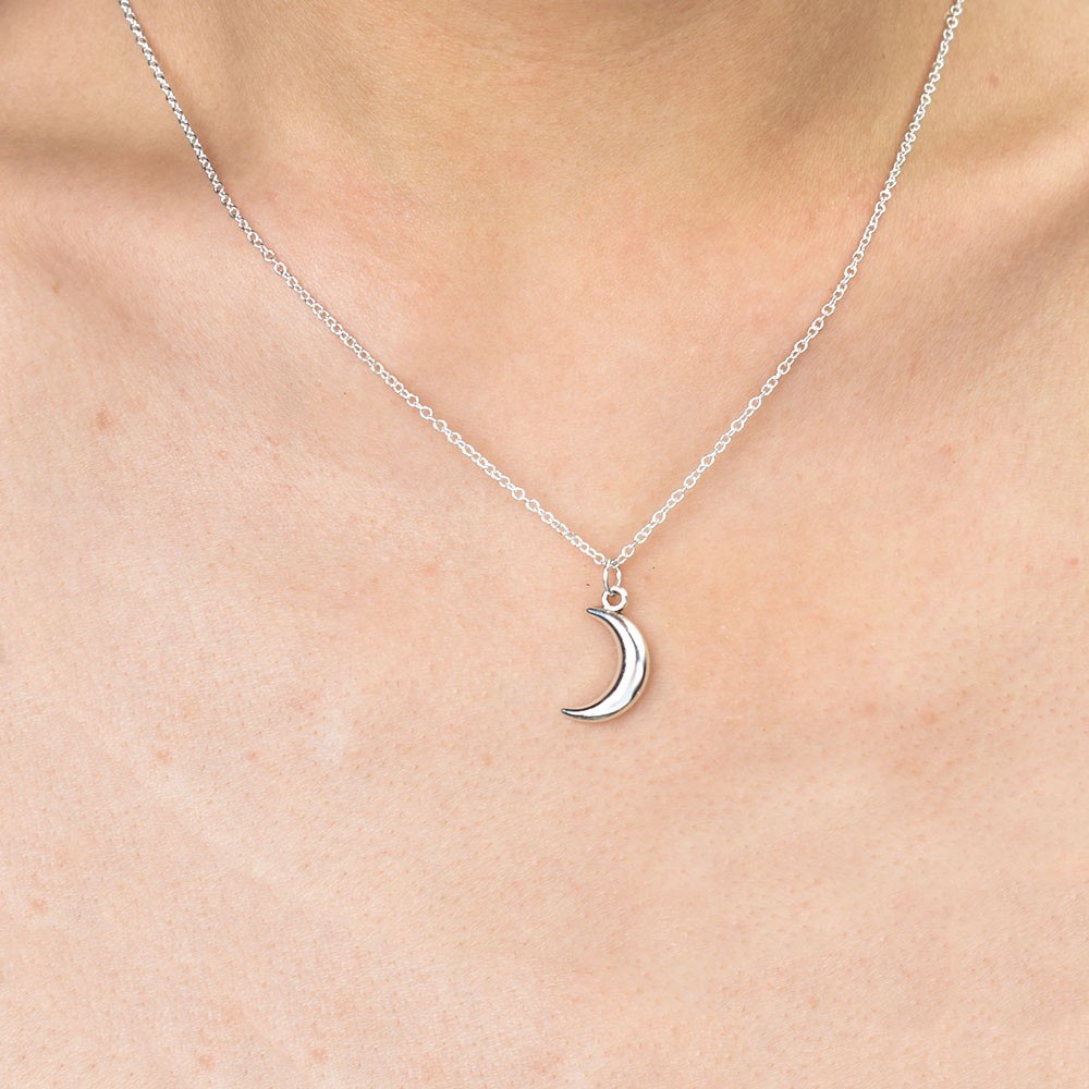 Kalung Rantai Pendek Liontin Bulan Sabit Bahan Metal Warna Silver Untuk Wanita