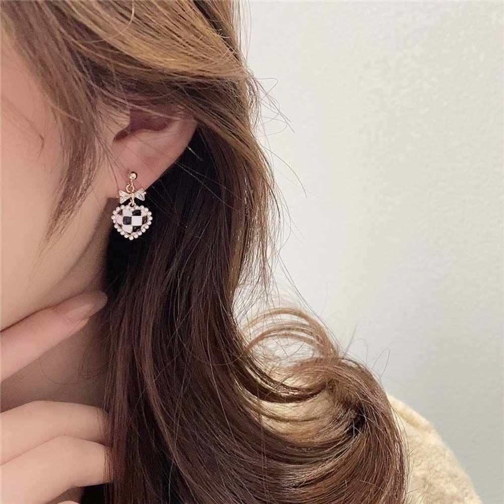 Mxbeauty Checkerboard Anting Wanita Temperamen Mutiara Perhiasan Harian Berlian Imitasi Alloy Perempuan Menjuntai Earrings