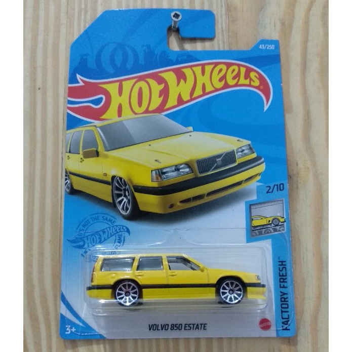 Mainan Anak Hot Wheels Diecast Volvo