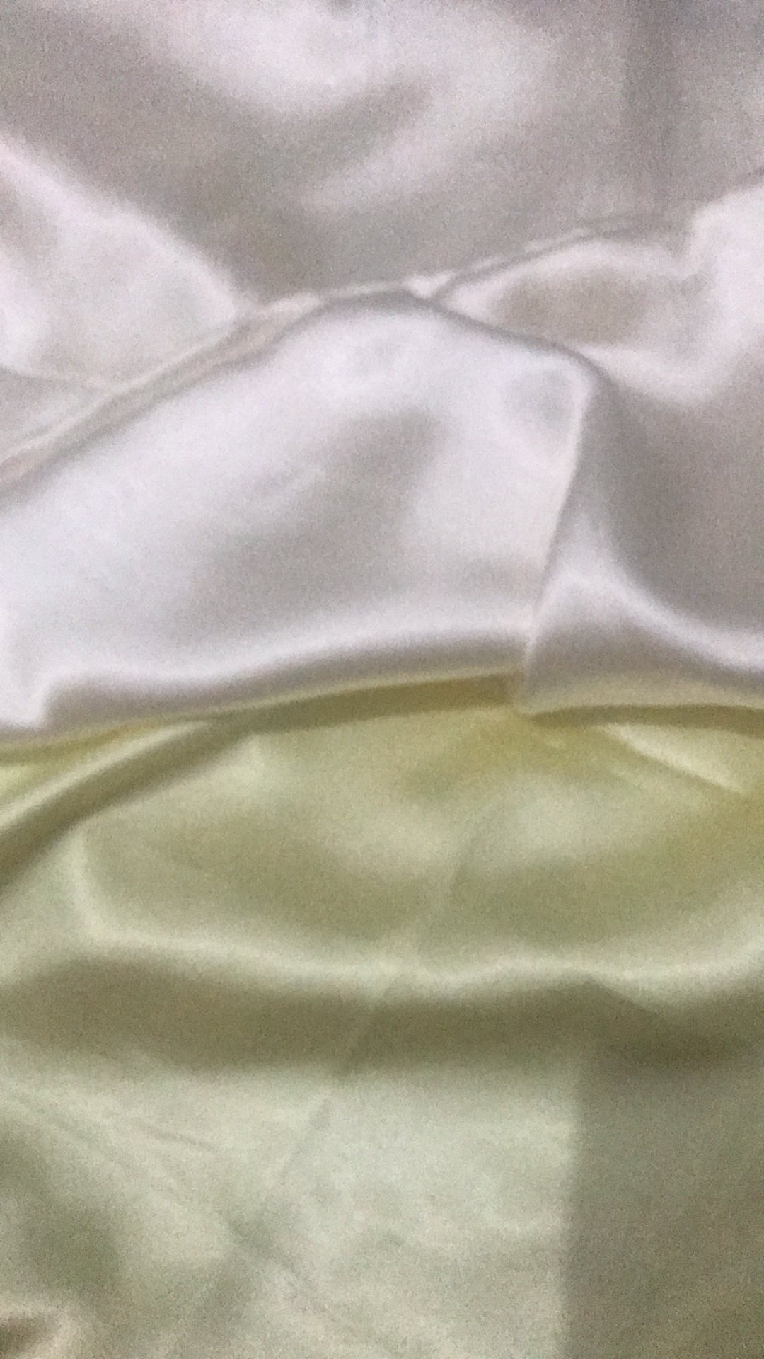 Sarung Bantal Satin / Satin Pillowcase