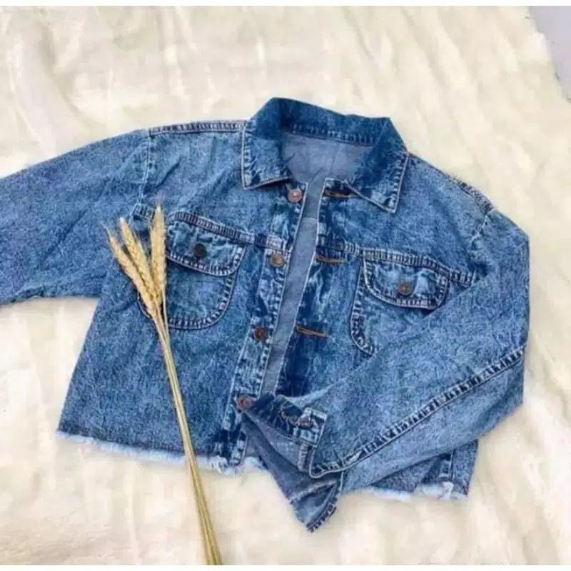 Jaket Jeans Terbaru Masakini / Jaket Crop Jeans Paling Baru Masakini / Jaket Wanita Keren Terbaru / Jaket jins Crop Terbaru / Jaket Jeans Warna Snow Terbaru / Jaket  Jeans Crop Model Kekinian / Jaket Jins Wanita crop Terbaru Masakini