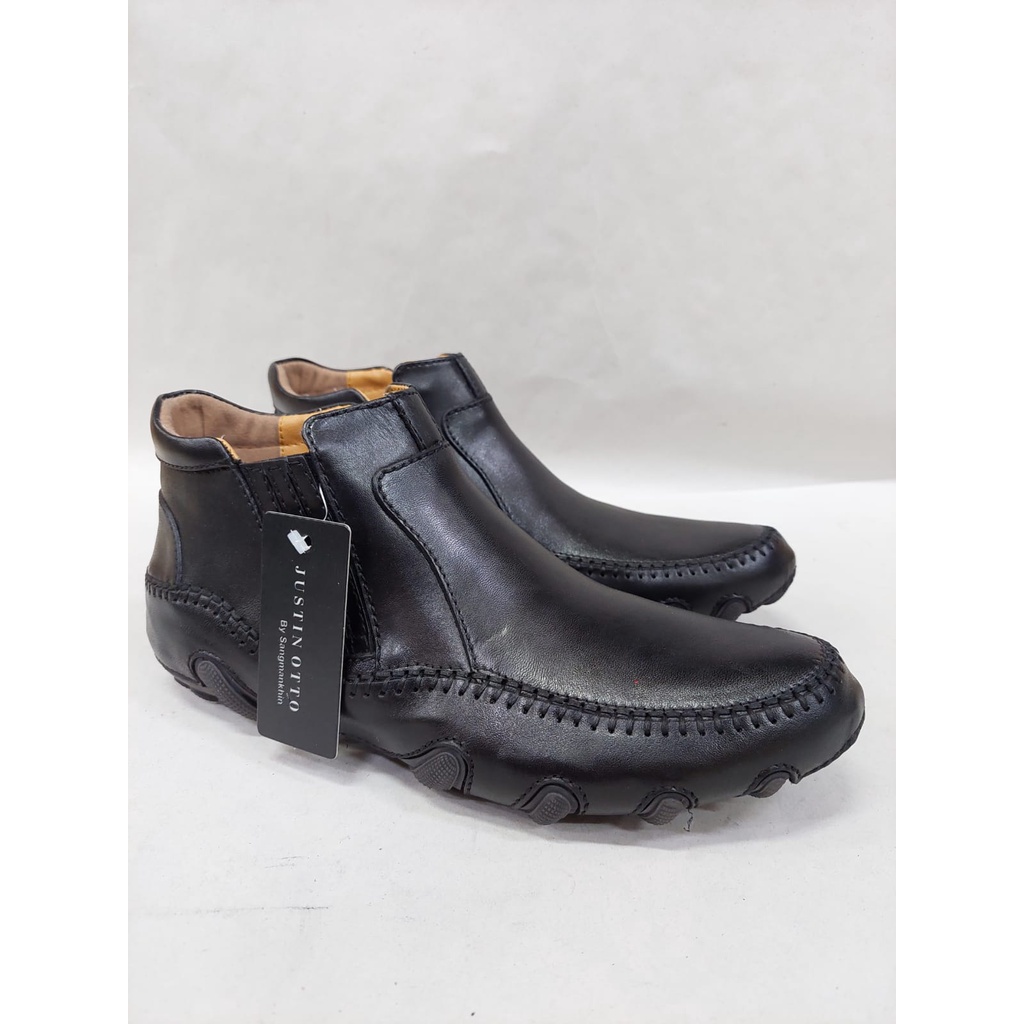 Boots Pria by JUSTIN OTTO -- Porsche 178