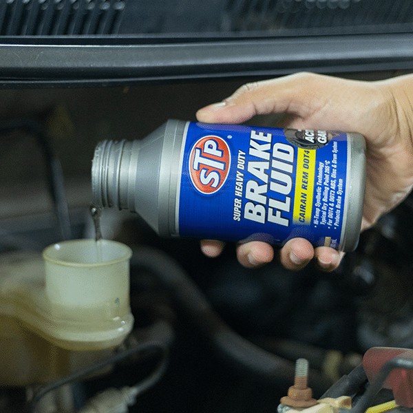 STP Brake Fluid DOT-4 300 ml ActivGard Cairan Oli Rem Motor Mobil