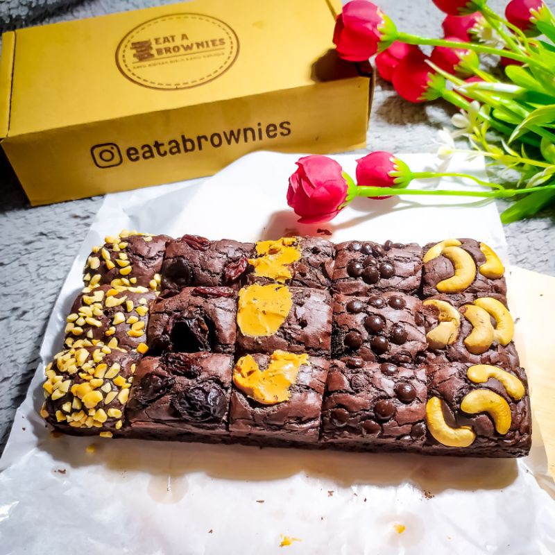 

Eat a BROWNIES PREMIUM ORIGINAL box kecil