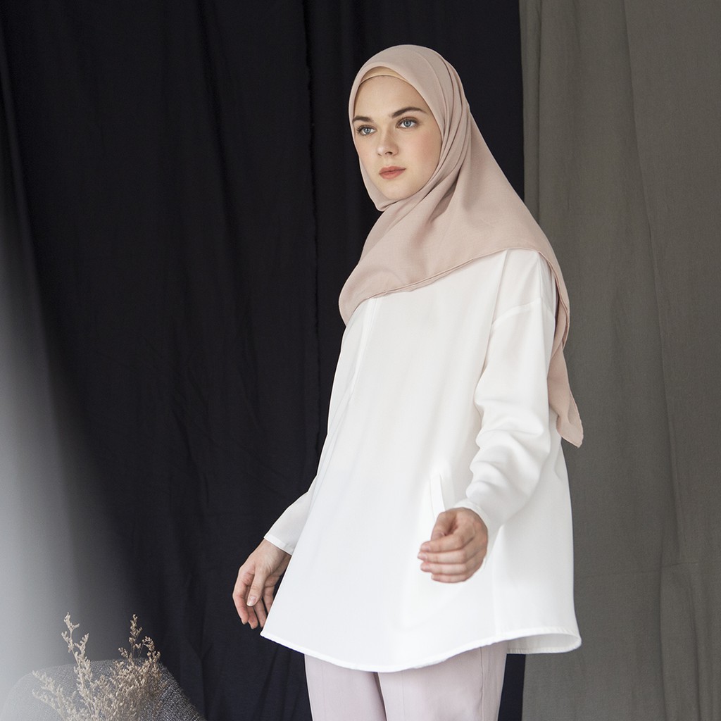 Basic Top by Aska Label - Basic blouse kantor lengan panjang busui friendly warna Putih, Navy