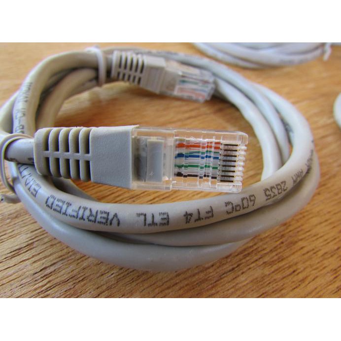 Kabel LAN Pabrikan dengan Konektor RJ45 Panjang 1 Meter