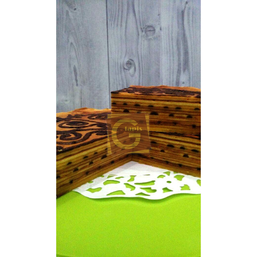 

Glapis Legit Kombinasi - Loyang Kotak 22x22 cm - Coklat