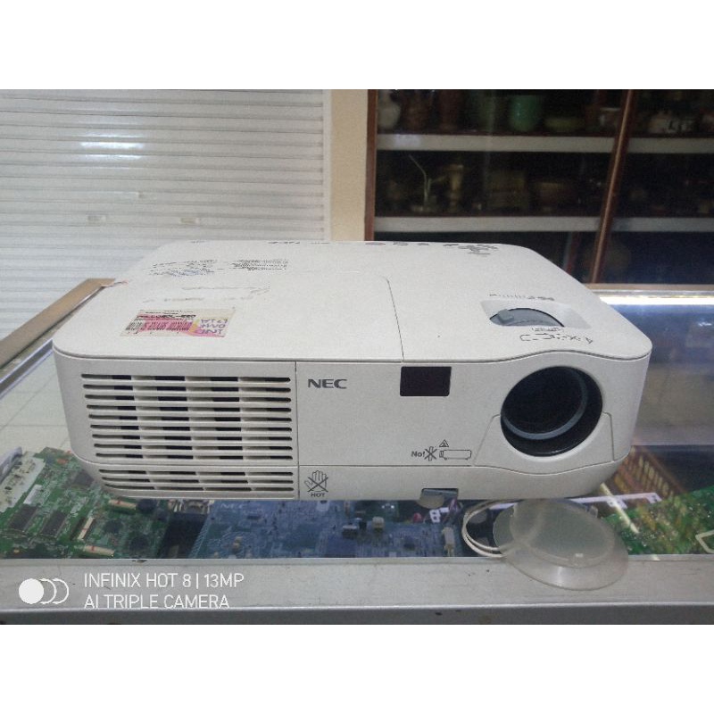 Proyektor second/bekas NEC NP216 2500 Ansi lumens xga DLP
