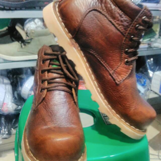 Sepatu kulit