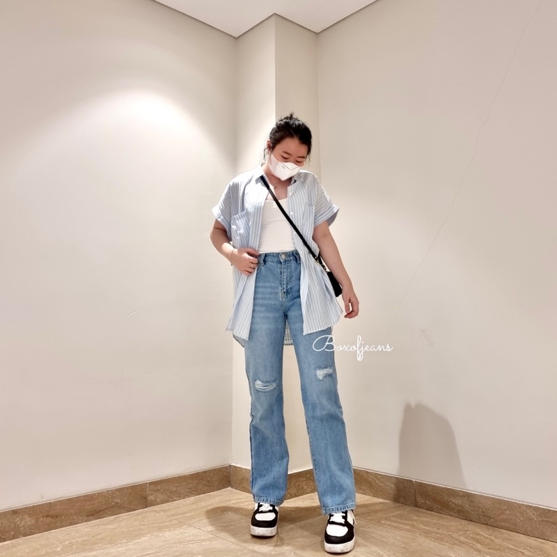 Boxofjeans - MARIE Ripped HW Loose Jeans - LIGHT BLUE