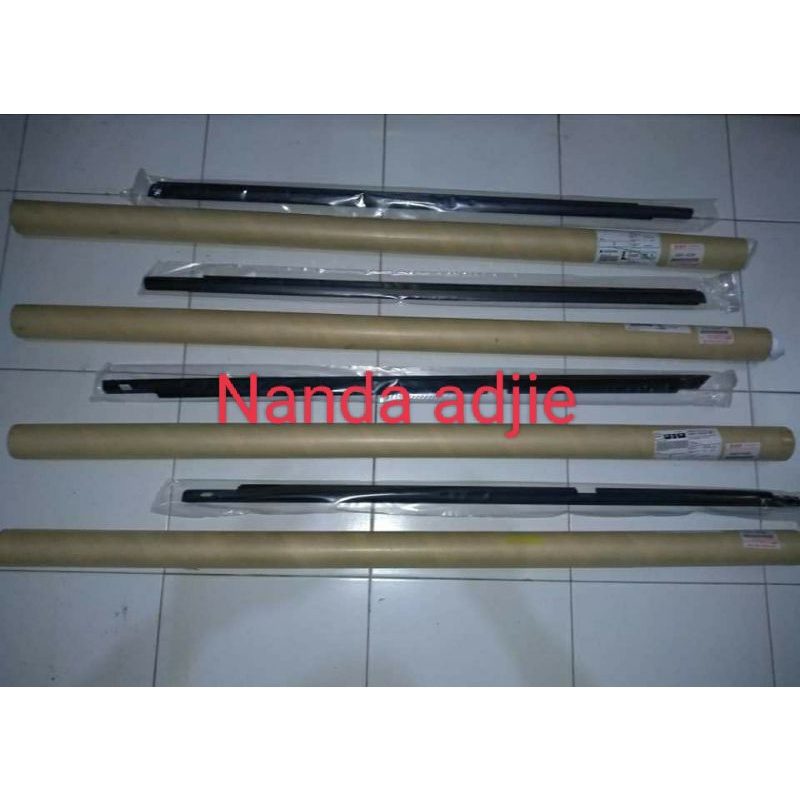 Pelipit kaca luar mobil Grand vitara original