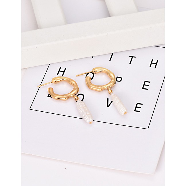 LRC Anting Tusuk Fashion Gold Alloy Long Pearl Earrings F34571