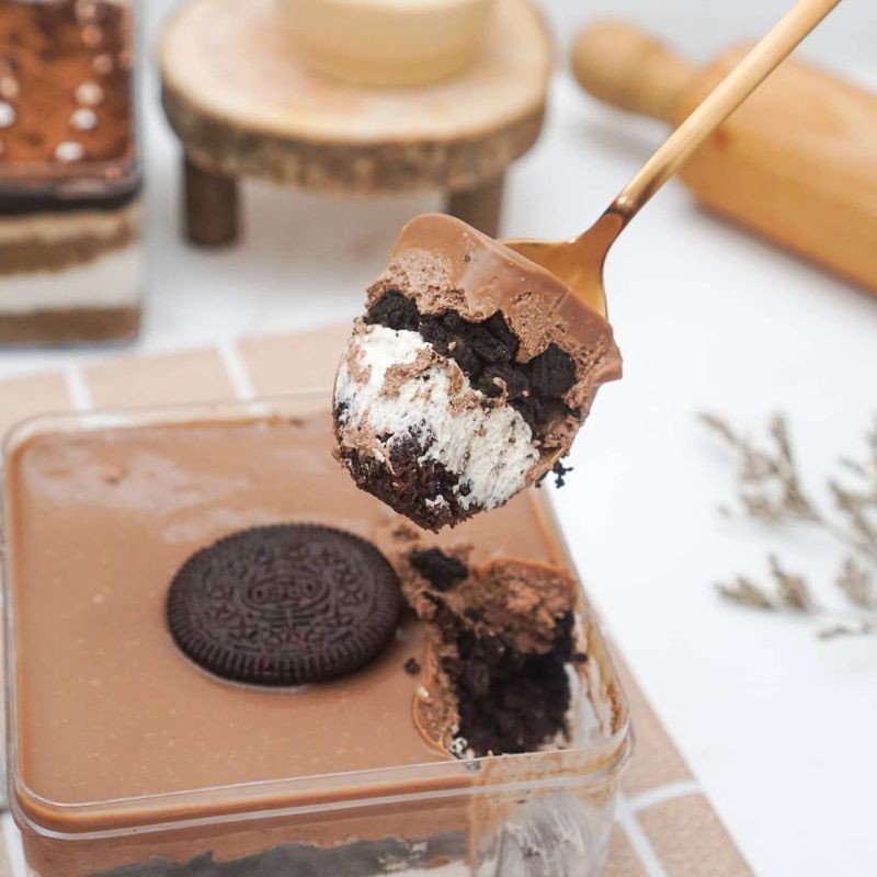 

Cookies and cream dessert box