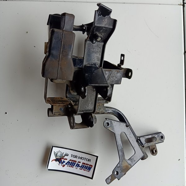 plat bracket breket dudukan tanduk rusa cover kaper head lamp lampu tameng bok aki depan ori origina