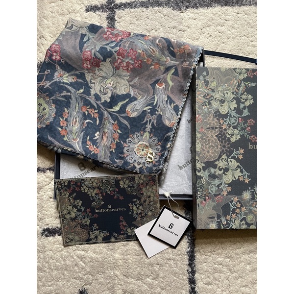 Buttonscarves topkapi royal blue preloved