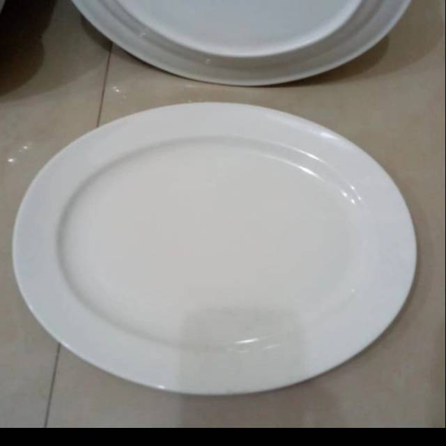 Piring Lodor Keramik Oval / Lodor Piring Keramik Oval Putih 31x24