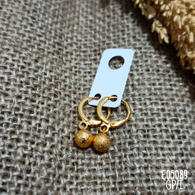 Anting xuping Fashion Bola Pasir warna Gold E05089