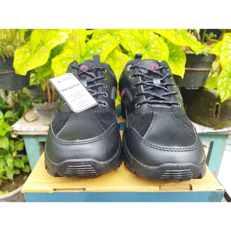 Aerostreet Ormond Hitam - Sepatu Outdoor Pria size 41