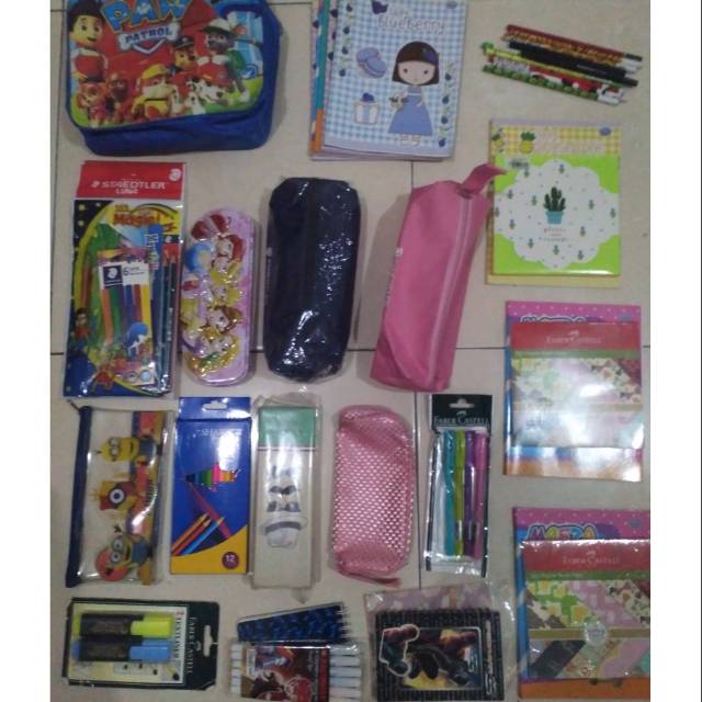 

Alat tulis serba 10.000, beli 5 gratis 1