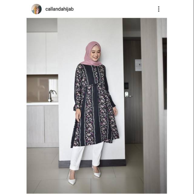 Halwa Tunik Flower Line Black size M by Callanda Hijab