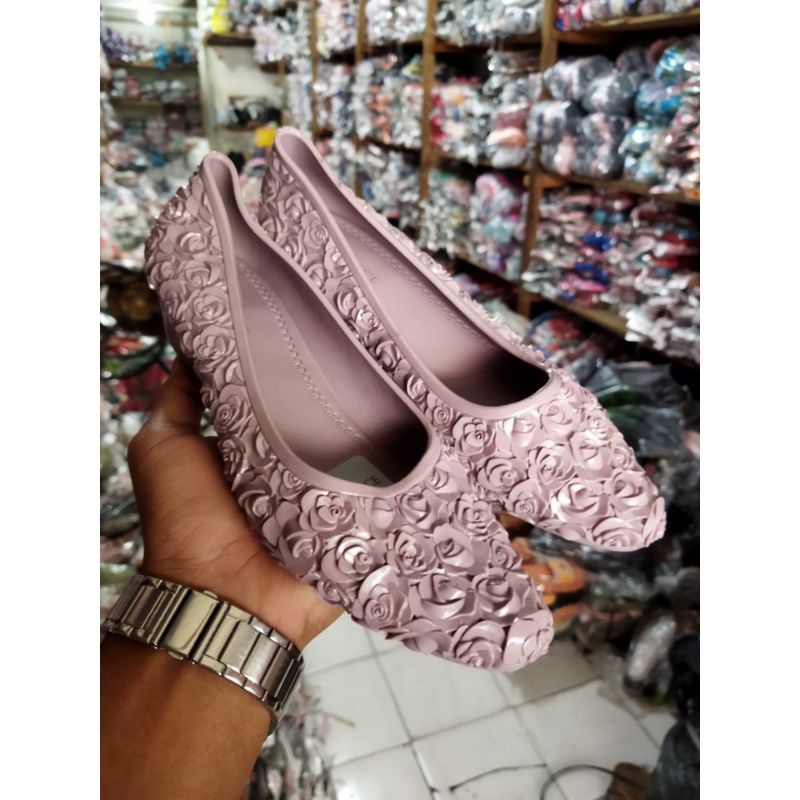 Sepatu Wedges Bunga Rose Mawar Glossy Kilat Balance Terbaru 609