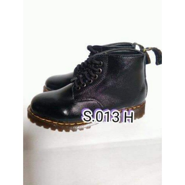 SEPATU DOKMARK