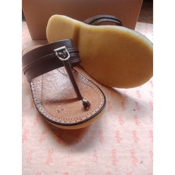 sandal pria kulit asli hitam coklat 39 40 41 42 43 model terumpah sendal tarumpah dewasa cowok selop bakiak bahan sol karet mentah kulit sapi garut murah original terbaru khas tasik berkualitas kekinian bagus casual coklat hitam tready