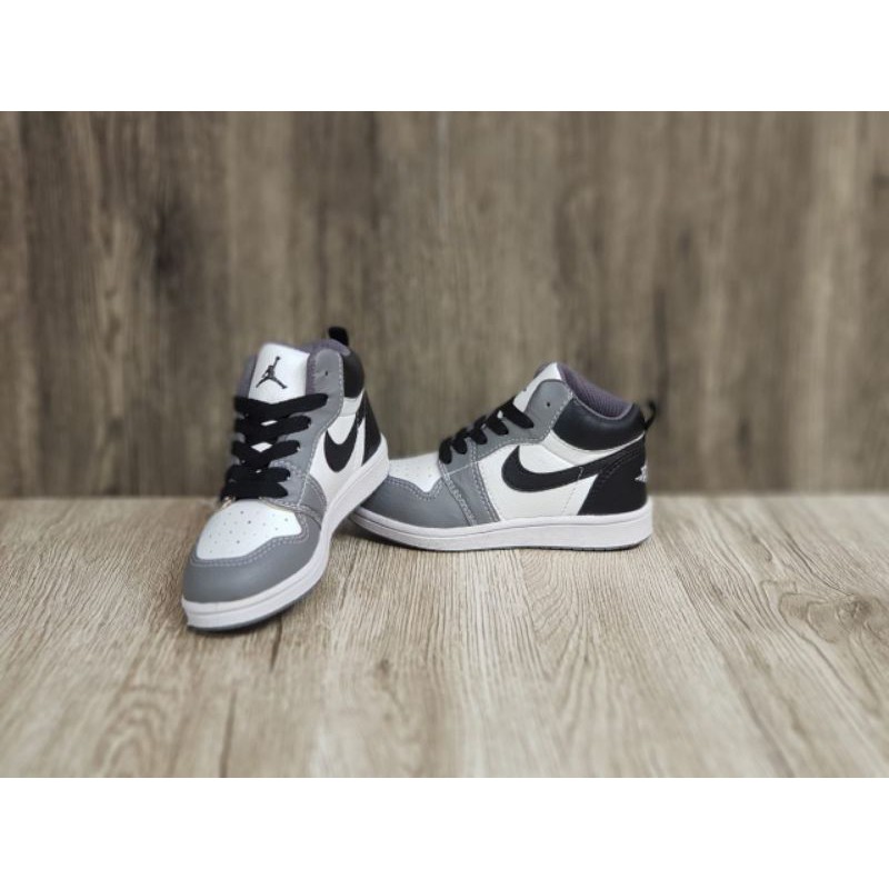 Sepatu Anak Laki dan Sepatu Sneakers Anak Perempuan Jordan Kids Sepatu Anak Laki Laki 10 Tahun Sepatu Anak Sneakers Laki Laki Perempuan Nike Jordan low Grade Original