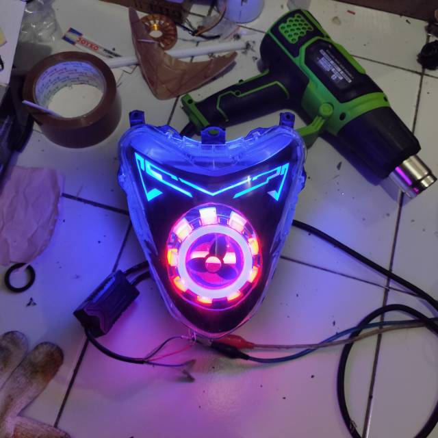 Reflektor new cb150r projie