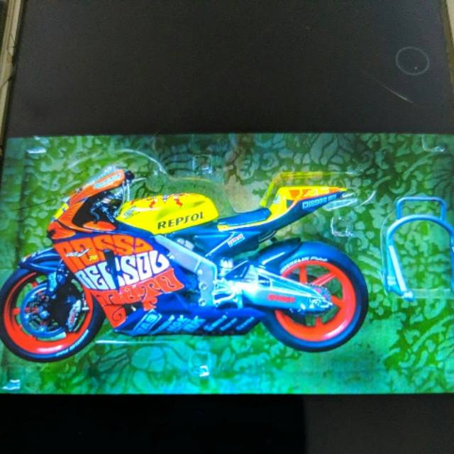 Diecast altaya skala 1:12 rossi valencia 2003