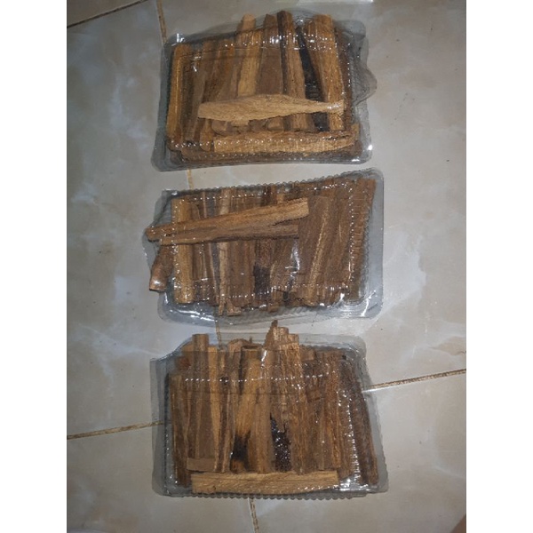 potongan kecil kayu gaharu 350 gram