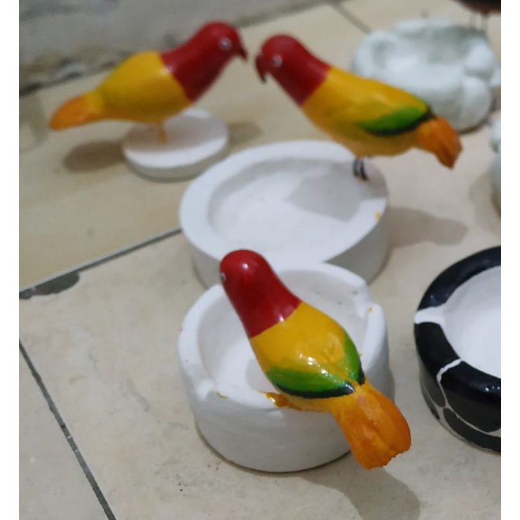 Asbak patung burung lovebird