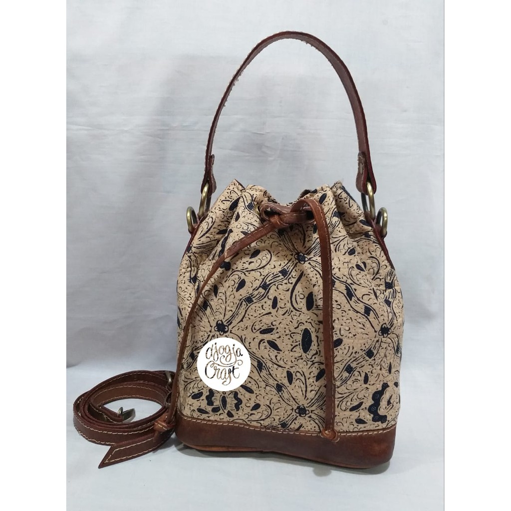 Tas Kulit Selempang Serut Batik