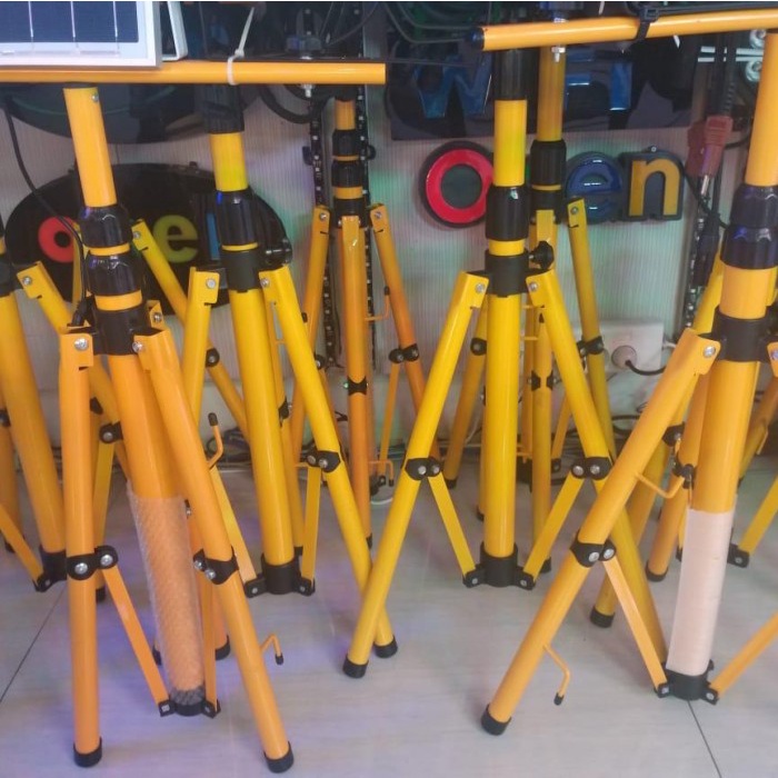Tripod lampu sorot LED tiang lampu tripod lampu floodlight stand lampu