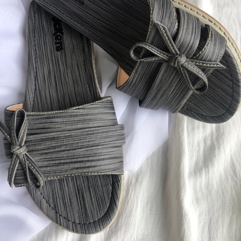 SLOP PITA 3 SANDAL SLOP CEWEK TERLARIS SENDAL WANITA POPULER FLAT KECE Series Sandal Slop Slip On Teplek Wanita Sandal Cewek RAMADHAN SALE GRATIS ONGKIR SENDAL WANITA SLOP RAJUT TEPLEK MURAH KEKINIAN SIMPLE SANTAI SANDAL PEREMPUAN FLAT SELOP SLIP CASUAL