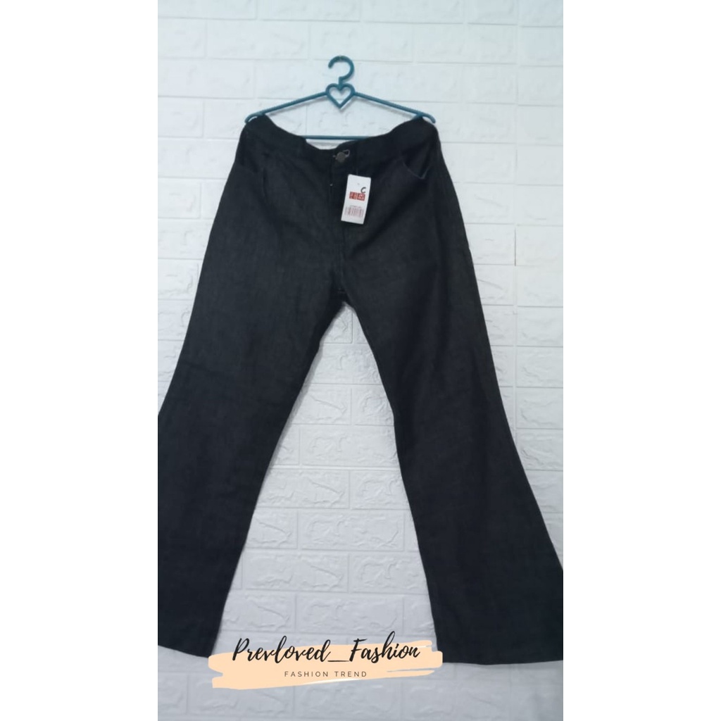 CELANA LEVIS PRIA//PRELOVED//BRANDED