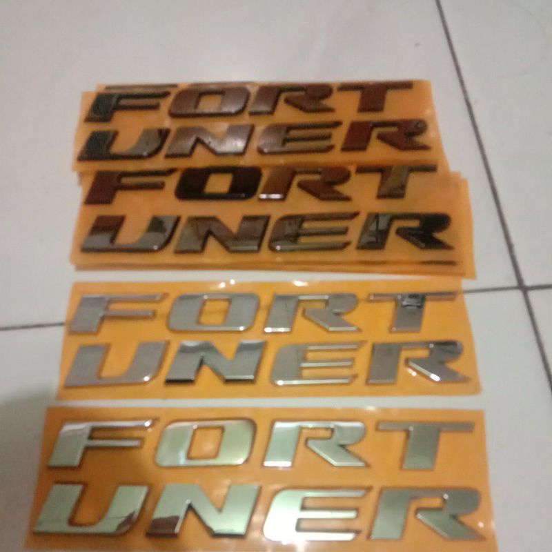 emblem Fortuner kap mesin bagasi fortuner