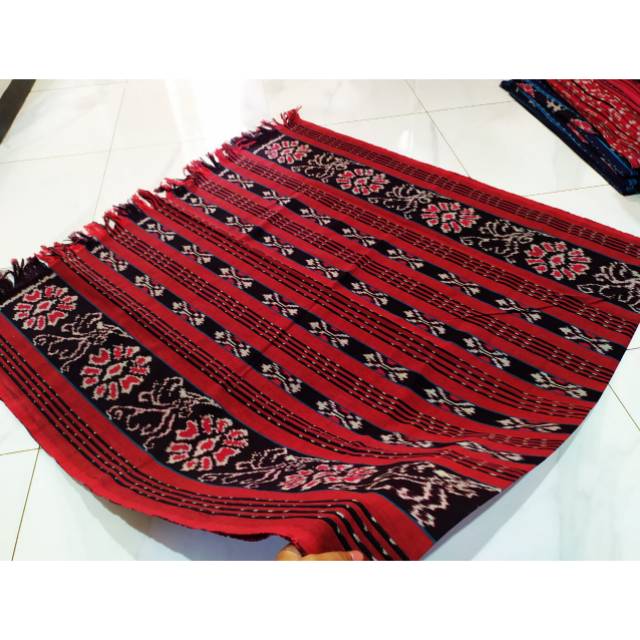 Blanket Tenun Ikat Kain Troso Motif Bunga Merah