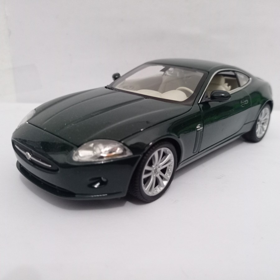 Diecast mobil Jaguar XK coupe sport Welly 1:24 mobil mainan koleksi