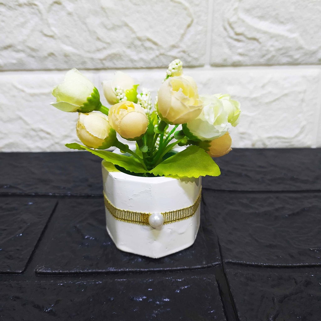 Roses In White Pot Keramik - Pajangan Imitasi Dekorasi Cantik