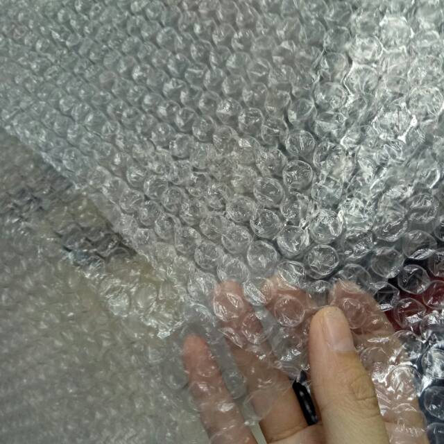 

Bubble wrap untuk melindungi packaging barang belanjaan anda