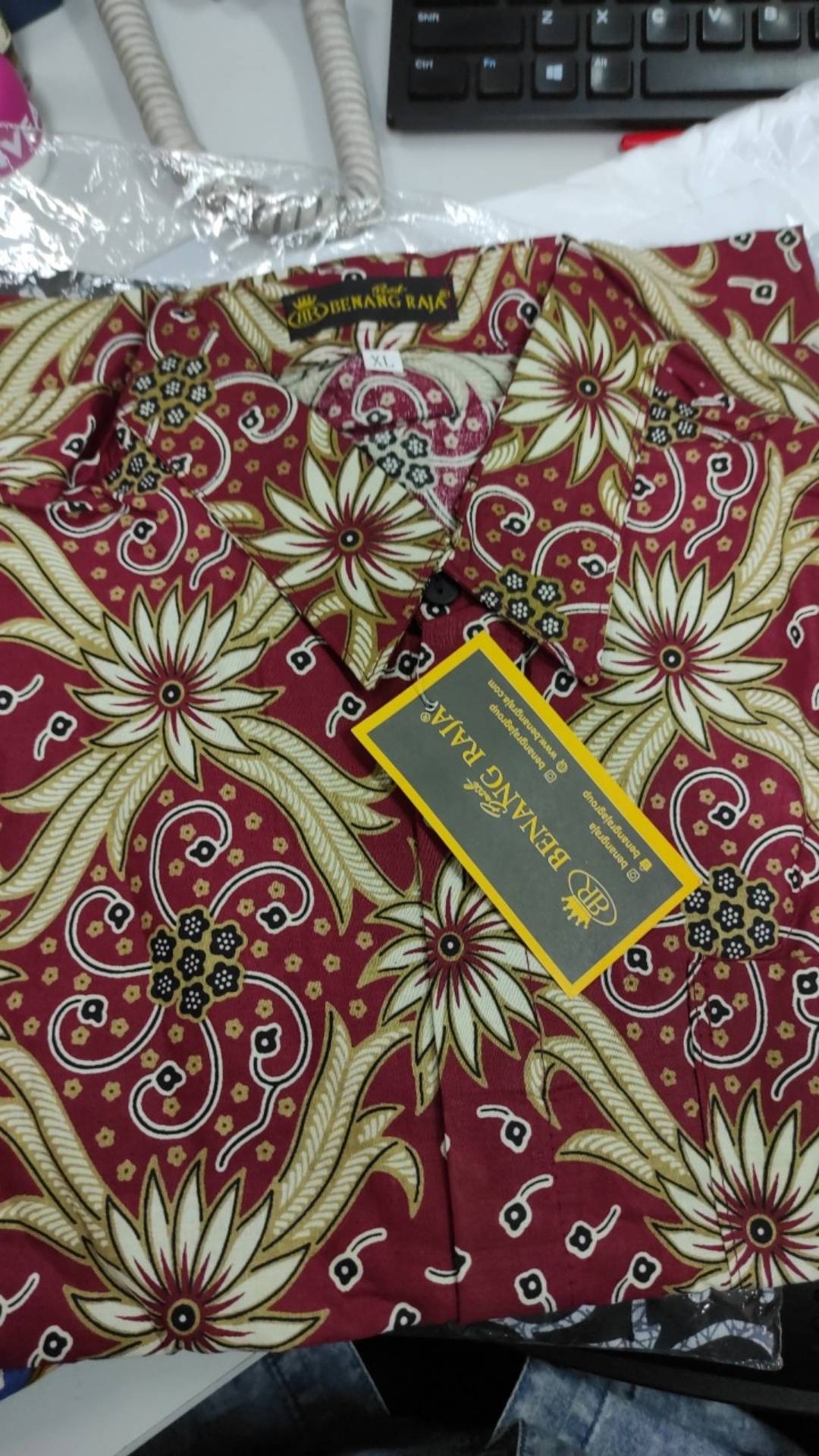 Benang Raja Hem Batik Pria Lengan Pendek Motif Teratai Kotak